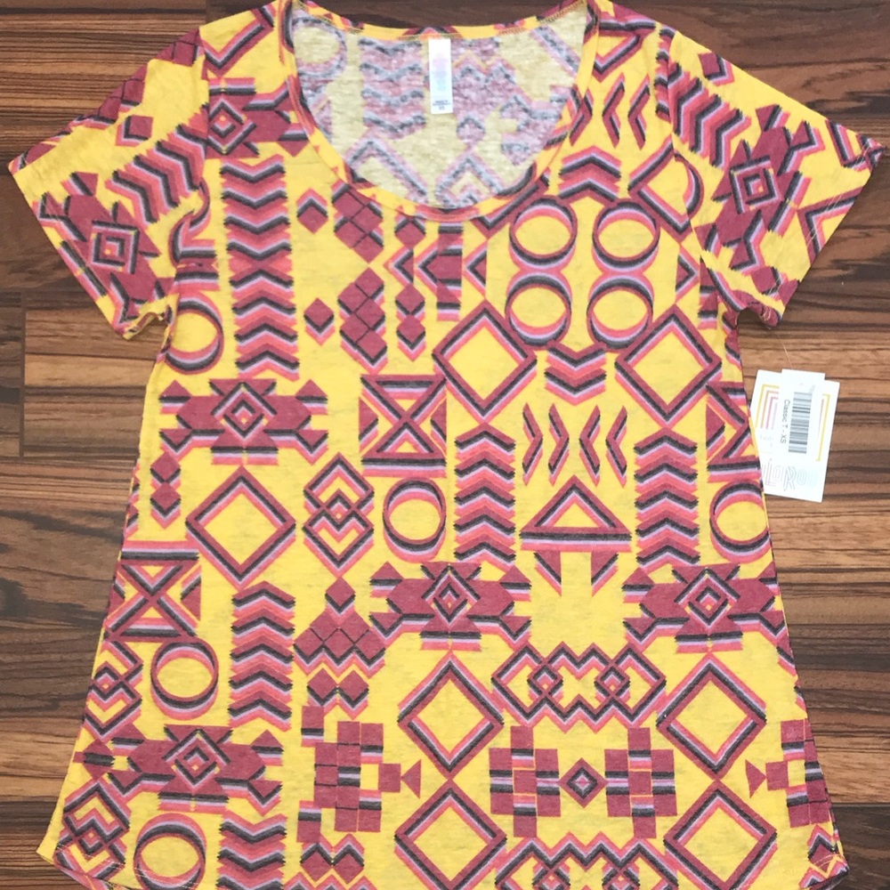 NWT Lularoe XS Classic T